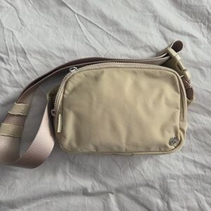 Lululemon Everywhere Belt Bag Large 2L Beige/Tan/Khaki